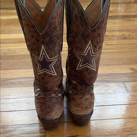 Lucchese “Dallas Cowboys” Leopard Boots with Embroidery & Rhinestone Star - Picture 4 of 13